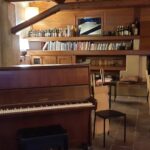 stanza con pianoforte