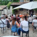 pubblico alla scatola del te
