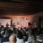 pubblico in penombra