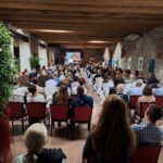 pubblico alla presentazione del libro non lascio più cadere le ciliegie